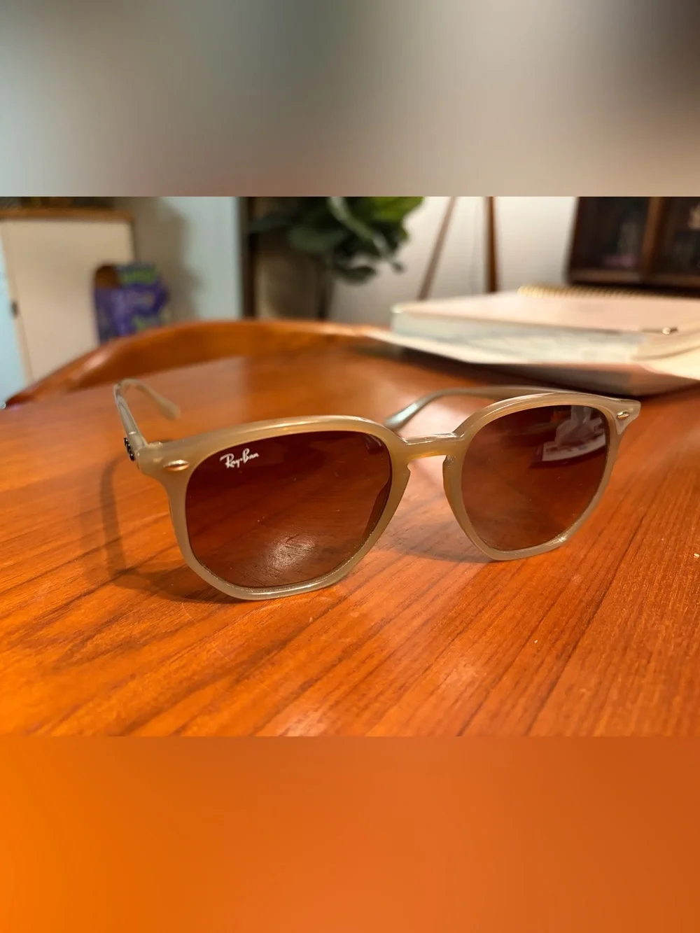 Ray-Ban Sunglasses – Beige/Tan Frame – Brown Gradient Lenses – Needs Adjustment